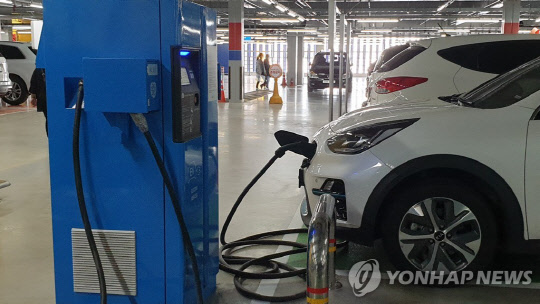 전기차 충전 <연합뉴스>